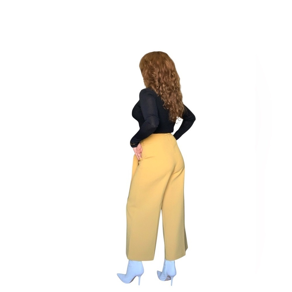 Topshop Yellow Capri Pants  with belt included - Size 2